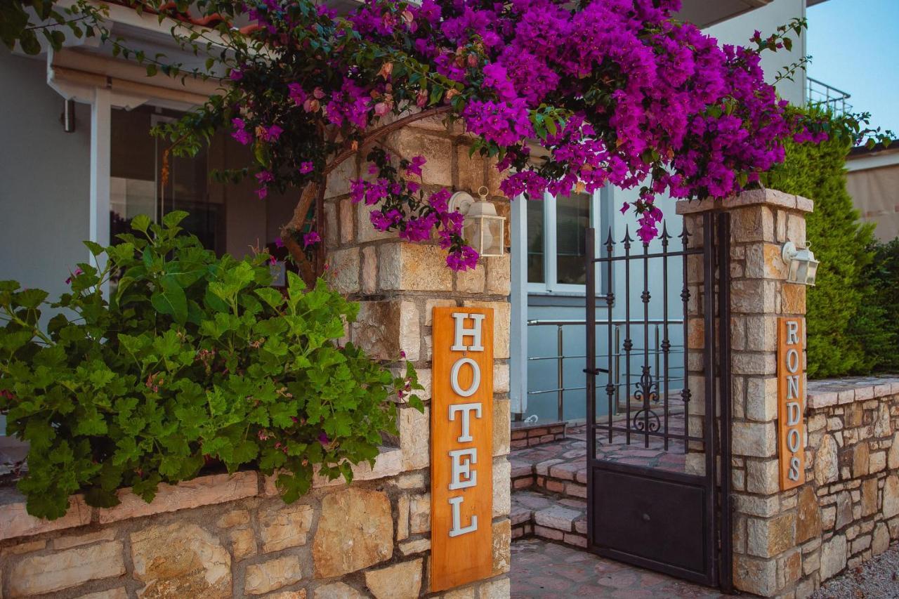 Rondos Hotel Химар Екстериор снимка