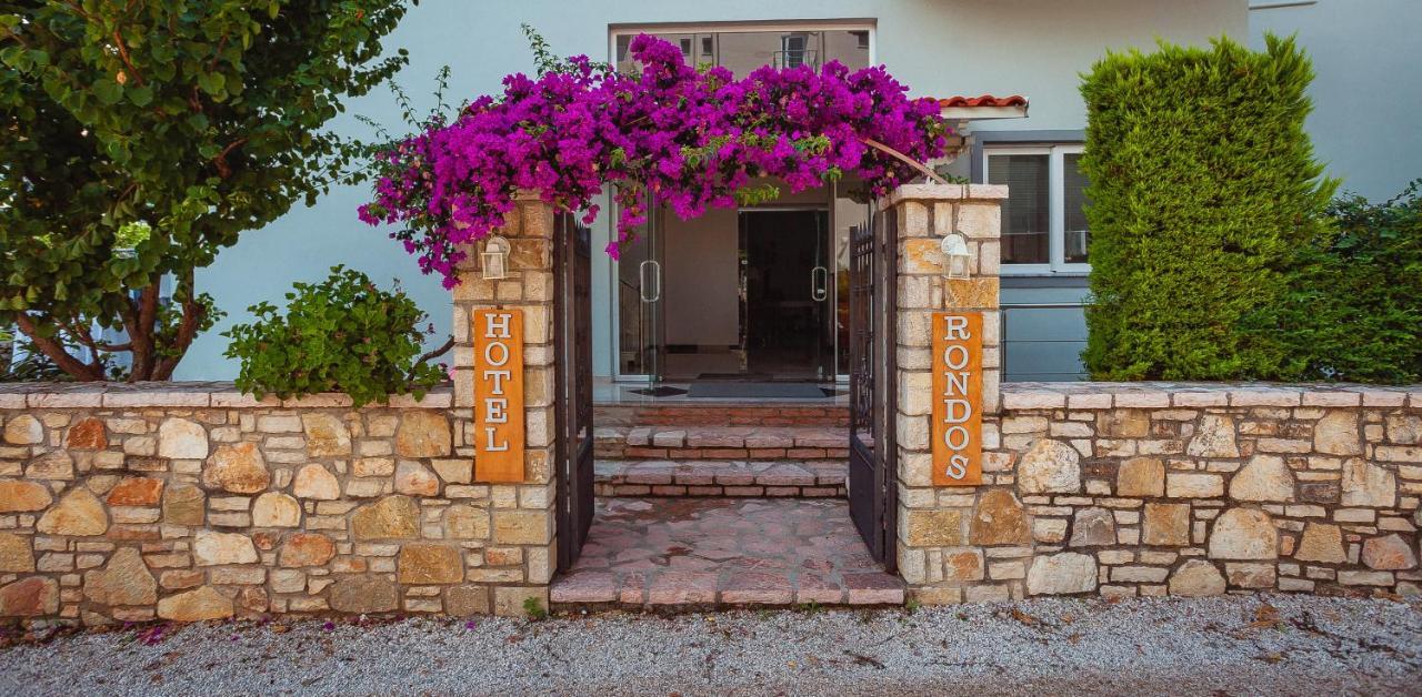 Rondos Hotel Химар Екстериор снимка