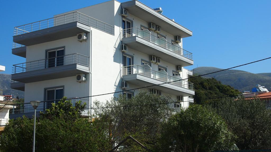 Rondos Hotel Химар Екстериор снимка