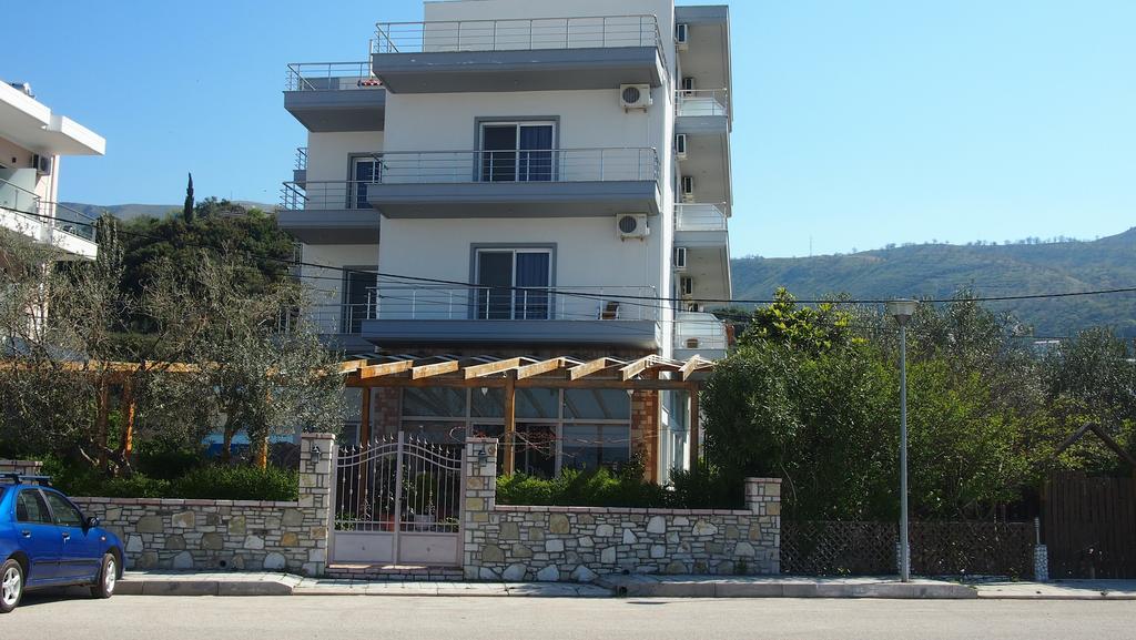 Rondos Hotel Химар Екстериор снимка