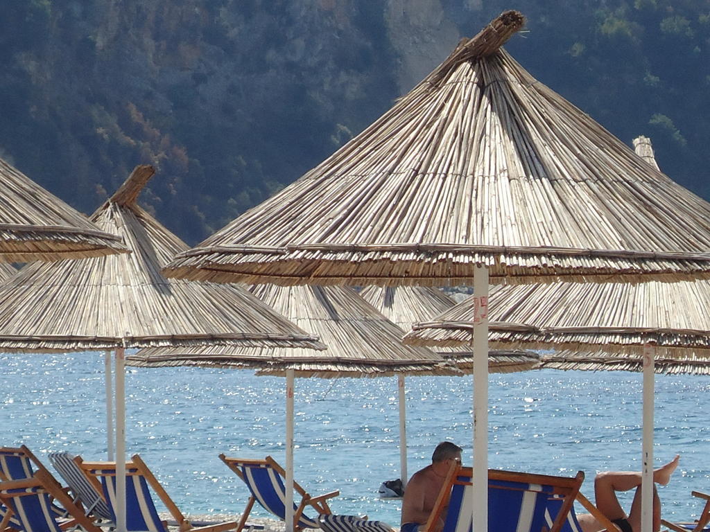 Rondos Hotel Химар Екстериор снимка