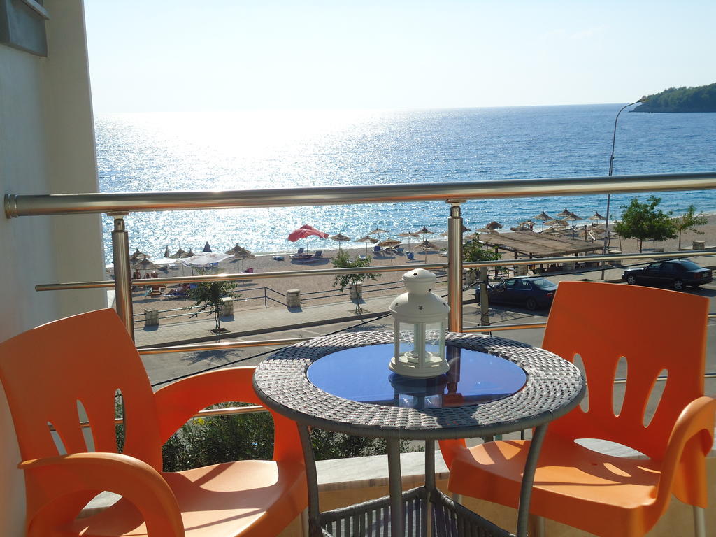 Rondos Hotel Химар Екстериор снимка