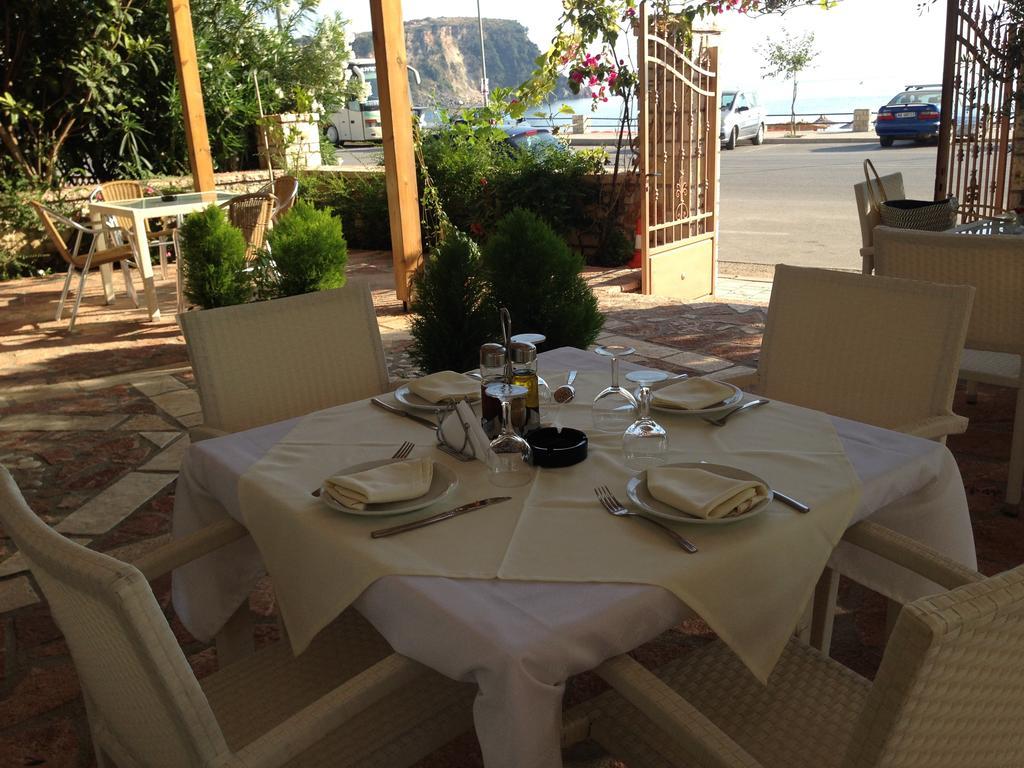 Rondos Hotel Химар Екстериор снимка