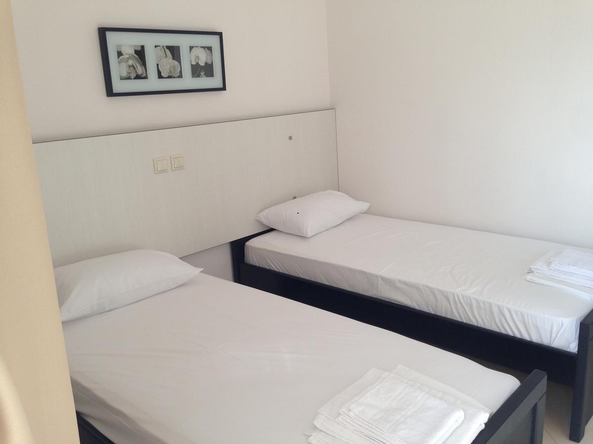 Rondos Hotel Химар Екстериор снимка