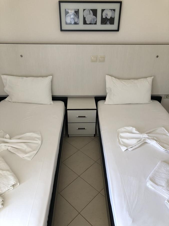 Rondos Hotel Химар Екстериор снимка