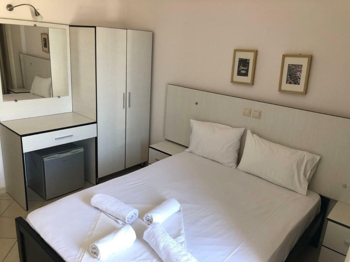 Rondos Hotel Химар Екстериор снимка